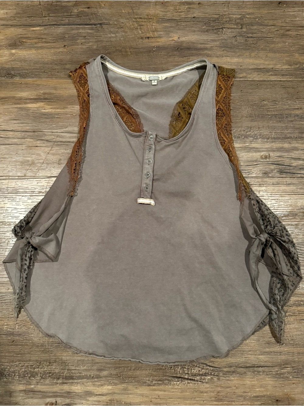 Gimmicks Brown Scarf Tie 1/4 Button Sleeveless Top Blouse Sz M Boho Neutral
